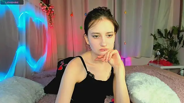 SummerLilaa online show from 06/05/26, 01:28