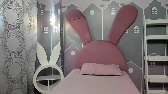 Snapshot of lizzy_sweet4u chatting on 06/12/26, 03:49 lizzy sweet4u online show from 06/12/26, 03:49