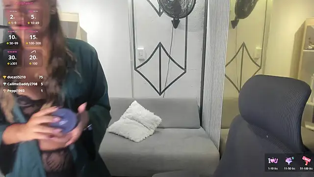 Snapshot of SophieWatson_ chatting on 06/27/26, 01:17 SophieWatson online show from 06/27/26, 01:17