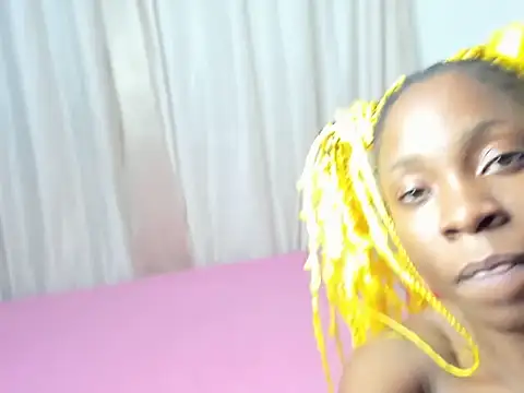 Snapshot of pixie_tease chatting on 05/19/26, 04:35 pixie tease online show from 05/19/26, 04:35