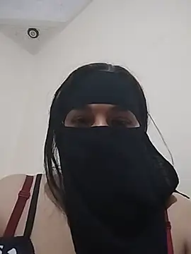 Snapshot of Laty_123 chatting on 05/18/26, 12:40 Laty 123 online show from 05/18/26, 12:40