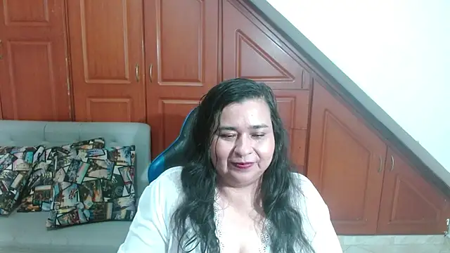 Snapshot of katiusca_rm chatting on 06/23/26, 02:04 katiusca rm online show from 06/23/26, 02:04