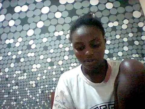 Snapshot of liligal chatting on 06/25/26, 05:23 liligal online show from 06/25/26, 05:23