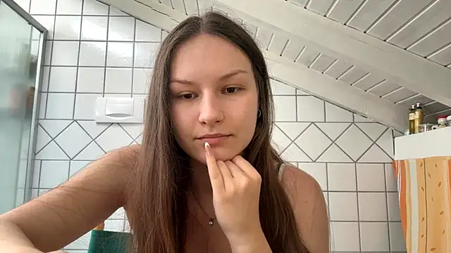 ShaylaChong online show from 07/08/26, 07:02