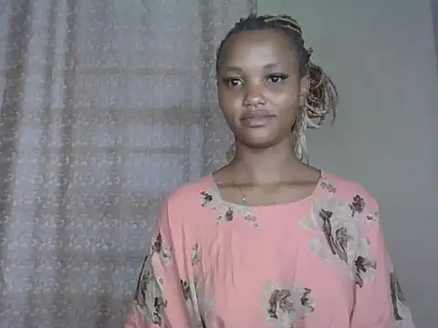Snapshot of PrettyT5 chatting on 06/29/26, 06:19 PrettyT5 online show from 06/29/26, 06:19