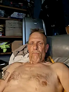 Snapshot of truckdawg2023 chatting on 06/13/26, 11:35 truckdawg2023 online show from 06/13/26, 11:35