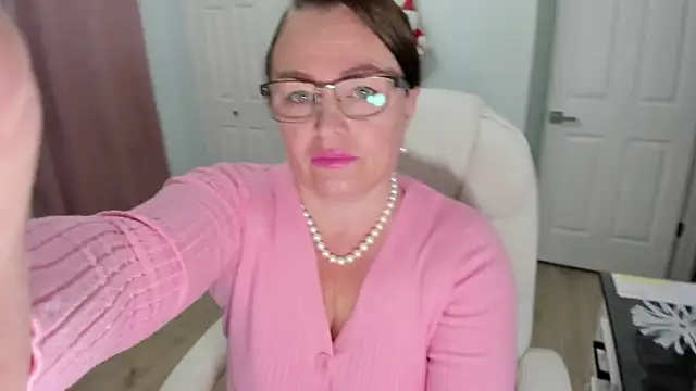 Snapshot of Vika73 chatting on 12/03/24, 12:27 Vika73 online show from 12/03/24, 12:27