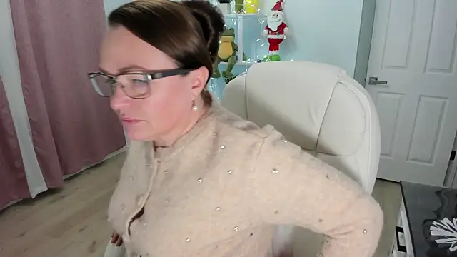 Snapshot of Vika73 chatting on 12/03/24, 09:01 Vika73 online show from 12/03/24, 09:01