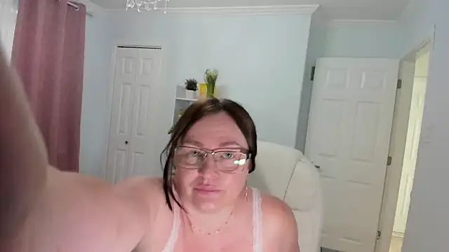 Snapshot of Vika73 chatting on 02/14/25, 09:21 Vika73 online show from 02/14/25, 09:21