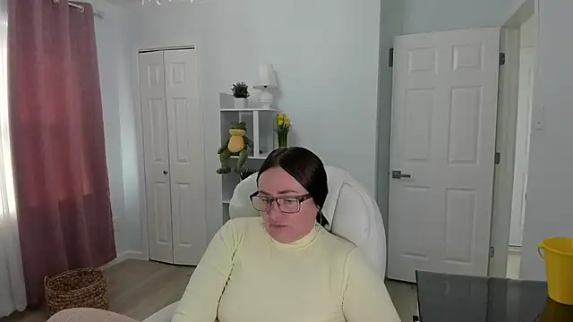 Snapshot of Vika73 chatting on 02/18/25, 06:15 Vika73 online show from 02/18/25, 06:15