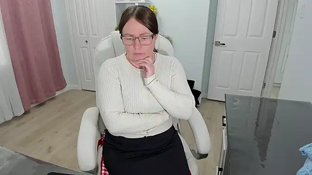 Snapshot of Vika73 chatting on 02/20/25, 04:57 Vika73 online show from 02/20/25, 04:57