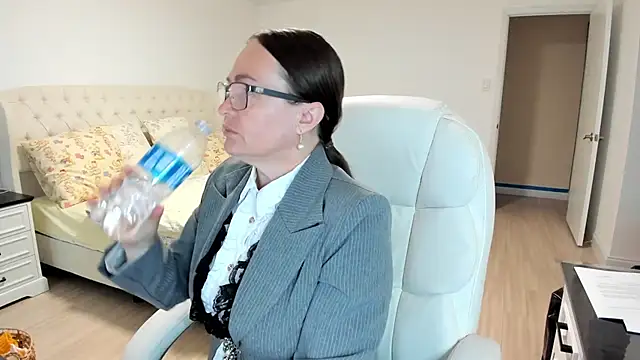 Snapshot of Vika73 chatting on 09/22/25, 11:34 Vika73 online show from 09/22/25, 11:34