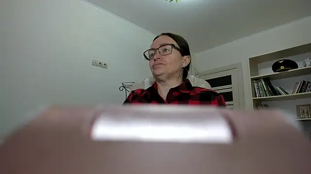 Snapshot of Vika73 chatting on 11/08/25, 07:08 Vika73 online show from 11/08/25, 07:08