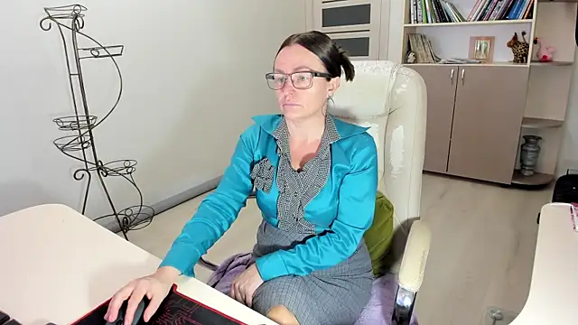 Snapshot of Vika73 chatting on 11/09/25, 10:13 Vika73 online show from 11/09/25, 10:13