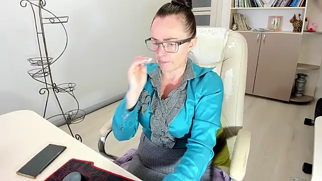 Snapshot of Vika73 chatting on 11/12/25, 10:26 Vika73 online show from 11/12/25, 10:26