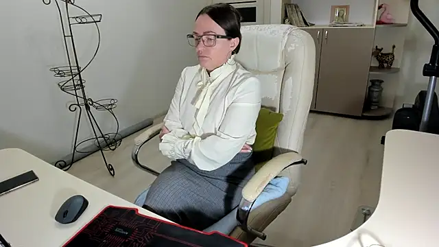 Snapshot of Vika73 chatting on 11/15/25, 04:32 Vika73 online show from 11/15/25, 04:32