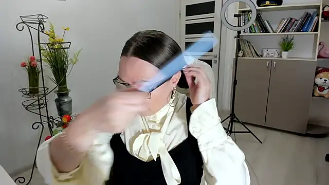 Snapshot of Vika73 chatting on 11/28/25, 06:27 Vika73 online show from 11/28/25, 06:27