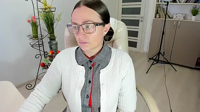 Snapshot of Vika73 chatting on 12/04/25, 10:46 Vika73 online show from 12/04/25, 10:46