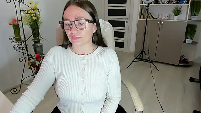 Snapshot of Vika73 chatting on 12/16/25, 06:07 Vika73 online show from 12/16/25, 06:07