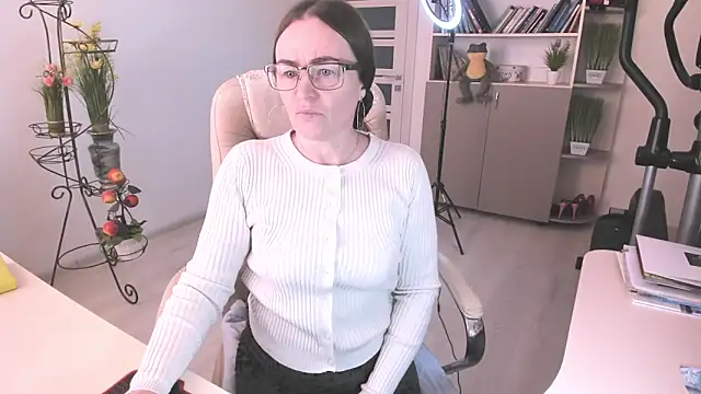 Snapshot of Vika73 chatting on 02/01/26, 06:23 Vika73 online show from 02/01/26, 06:23