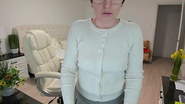 Snapshot of Vika73 chatting on 02/25/26, 12:37 Vika73 online show from 02/25/26, 12:37