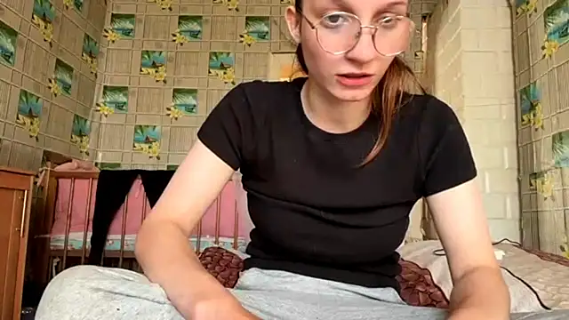 Snapshot of SparkleJebb chatting on 06/19/26, 04:22 SparkleJebb online show from 06/19/26, 04:22