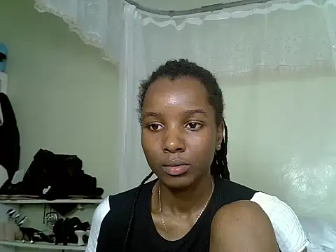 Snapshot of Sexy_vylsa chatting on 06/18/26, 04:55 Sexy vylsa online show from 06/18/26, 04:55