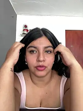 Snapshot of Sofiaa_Bloom chatting on 05/30/26, 04:15 Sofiaa Bloom online show from 05/30/26, 04:15