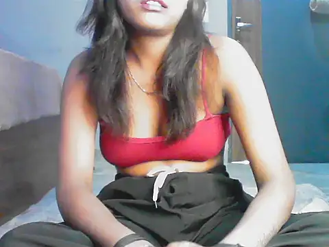 Diana Penty online show from 05/18/26, 09:26