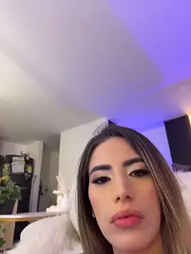 Snapshot of Sweet_ivonny chatting on 06/03/26, 04:34 Sweet ivonny online show from 06/03/26, 04:34