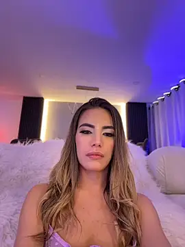 Snapshot of Sweet_ivonny chatting on 06/06/26, 02:00 Sweet ivonny online show from 06/06/26, 02:00