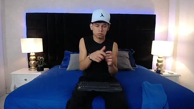 Snapshot of ThiagoFerrer_ chatting on 05/30/26, 03:36 ThiagoFerrer online show from 05/30/26, 03:36