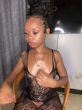 Snapshot of sexyie_caramel chatting on 06/27/26, 07:30 sexyie caramel online show from 06/27/26, 07:30