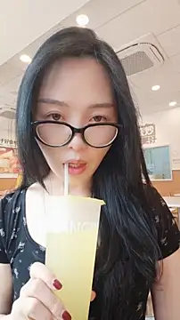 Snapshot of lylxili chatting on 06/17/26, 06:27 lylxili online show from 06/17/26, 06:27