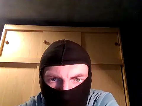Snapshot of beuker22 chatting on 07/06/26, 04:42 beuker22 online show from 07/06/26, 04:42