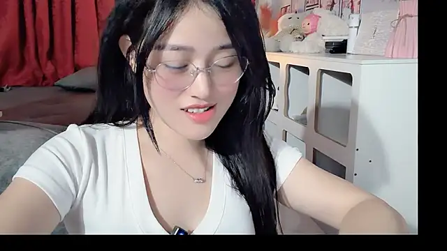 Bee-Cherry online show from 05/27/26, 04:15