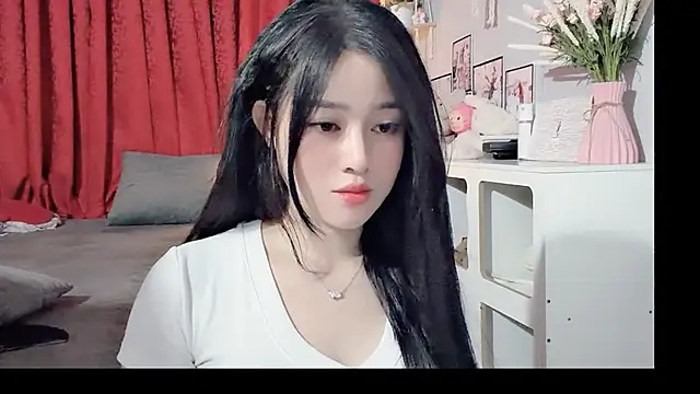 Bee-Cherry online show from 05/28/26, 05:49