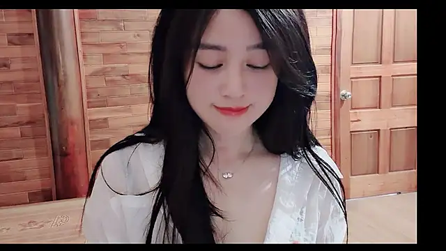 Bee-Cherry online show from 06/14/26, 10:17