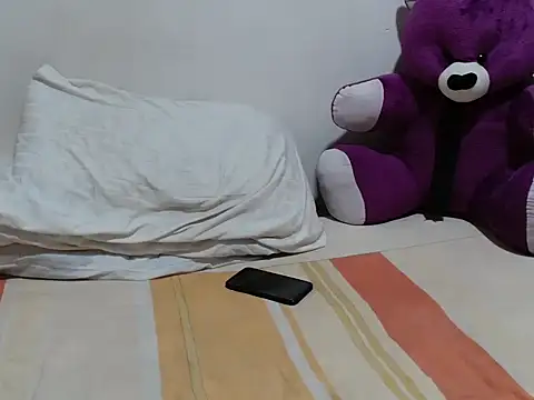 Snapshot of sweet_cecee chatting on 07/10/26, 05:01 sweet cecee online show from 07/10/26, 05:01
