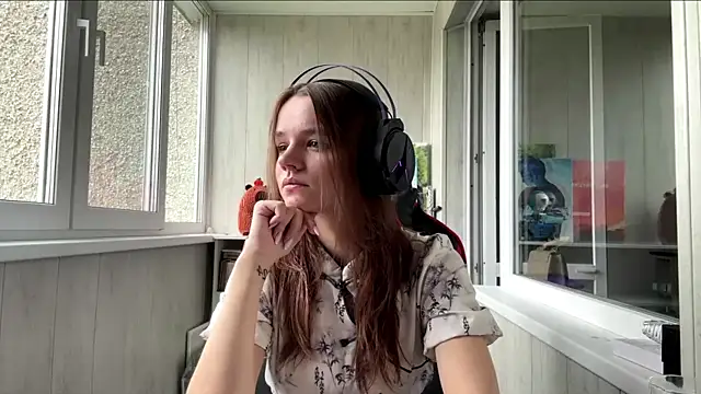 Snapshot of LisbethShellenbarger chatting on 05/19/26, 07:58 LisbethShellenbarger online show from 05/19/26, 07:58