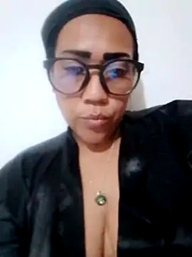Snapshot of OliviaWilliamm chatting on 06/07/26, 05:11 OliviaWilliamm online show from 06/07/26, 05:11