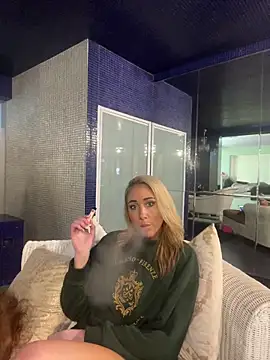 MirrorMia online show from 05/19/26, 10:43