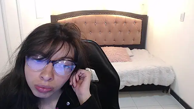 Snapshot of Allyshon_ chatting on 07/21/26, 07:49 Allyshon online show from 07/21/26, 07:49