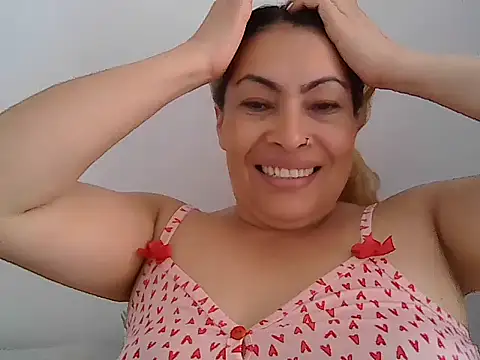 Snapshot of Layla-Astrum chatting on 06/25/26, 01:15 Layla-Astrum online show from 06/25/26, 01:15