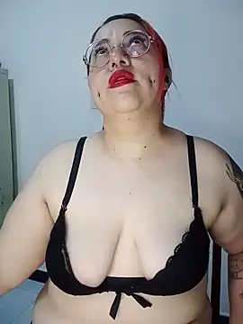 Snapshot of bruja_sscarlata chatting on 06/06/26, 02:27 bruja sscarlata online show from 06/06/26, 02:27