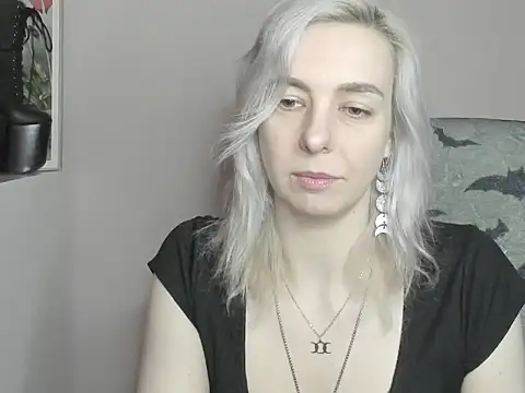 Snapshot of velvetanne chatting on 07/13/26, 06:38 velvetanne online show from 07/13/26, 06:38