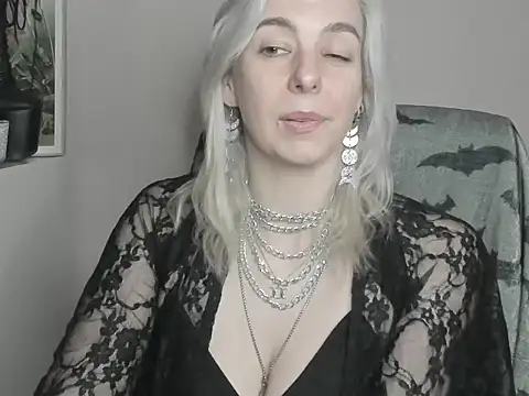 Snapshot of velvetanne chatting on 07/14/26, 10:21 velvetanne online show from 07/14/26, 10:21