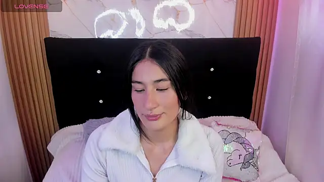 Snapshot of Sara_Sweet03 chatting on 05/19/26, 06:03 Sara Sweet03 online show from 05/19/26, 06:03
