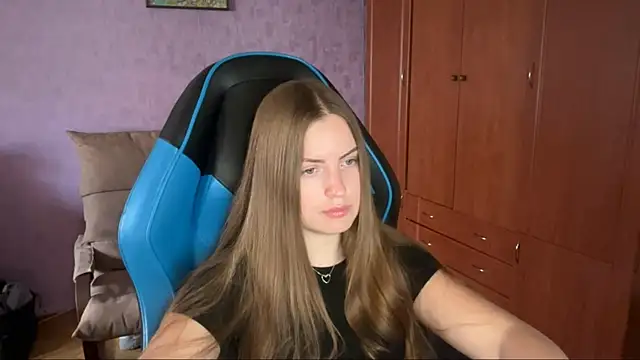 Snapshot of SilkSinner_ chatting on 05/29/26, 10:13 SilkSinner online show from 05/29/26, 10:13
