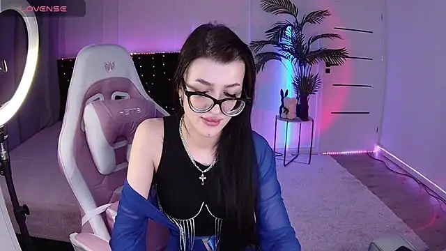 Snapshot of Ariella_Me chatting on 06/06/26, 06:29 Ariella Me online show from 06/06/26, 06:29